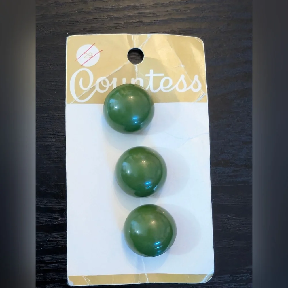 Countess Green Buttons - Picture 1 of 2